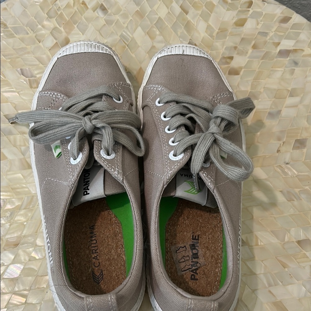 Cariuma Gray Sneakers Casual Low-Top Style - Picture 2 of 10